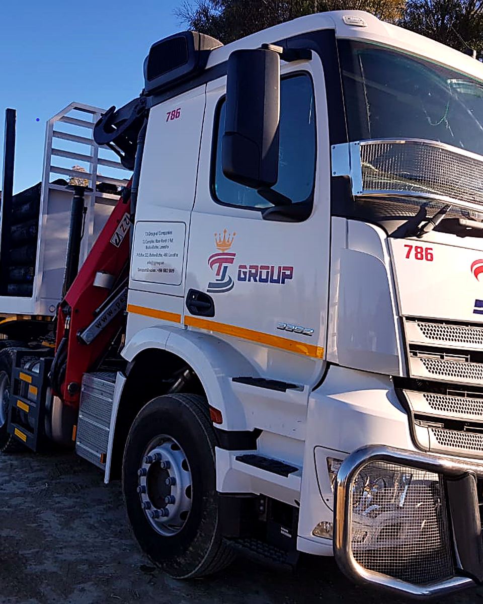 TJ Group crane truck