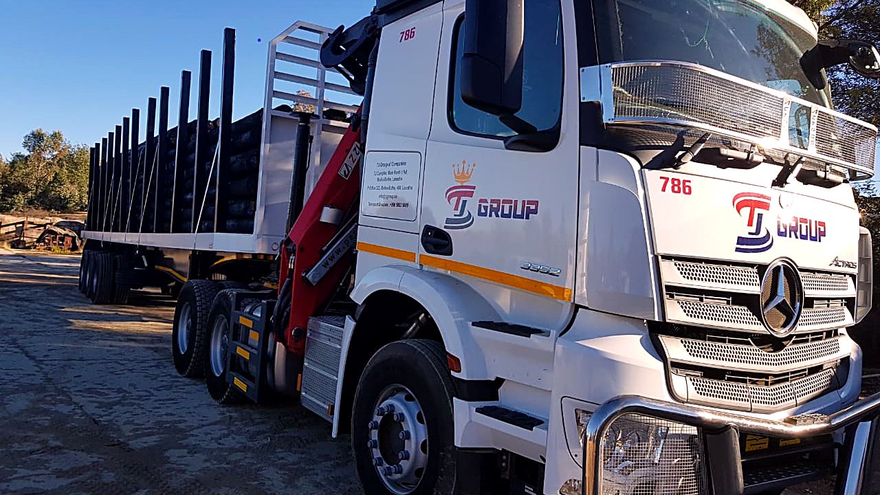 TJ Group crane truck